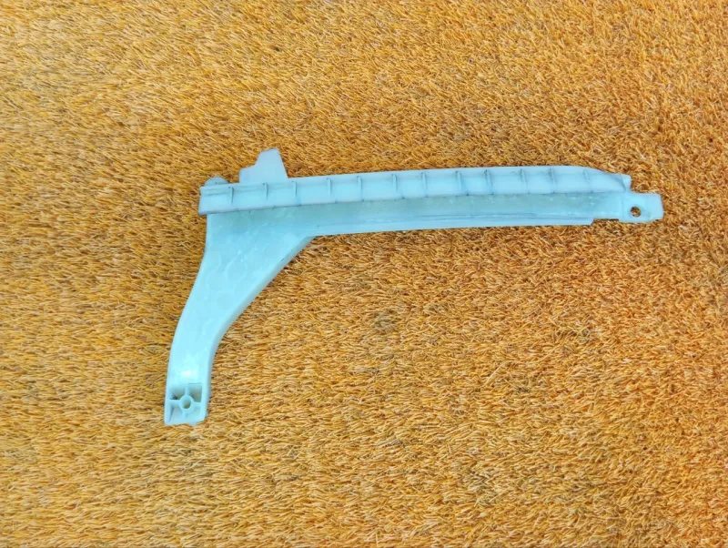 Направляющая стекла двери