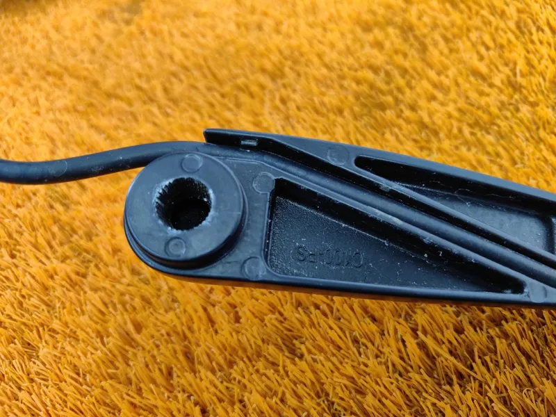 поводок стеклоочистителя