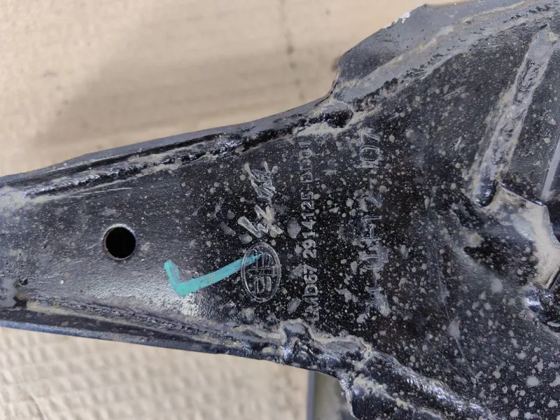 Рычаг подвески нижний