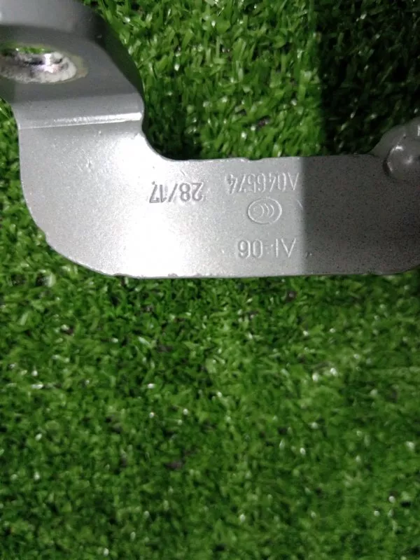 Петля двери багажника