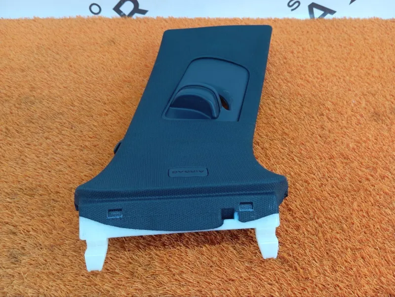 Обшивка центральной стойки