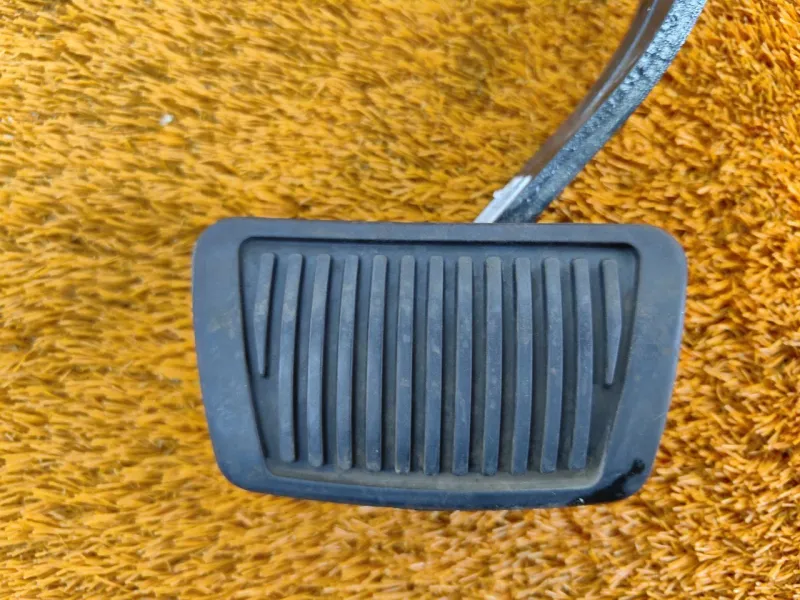 Педаль тормоза