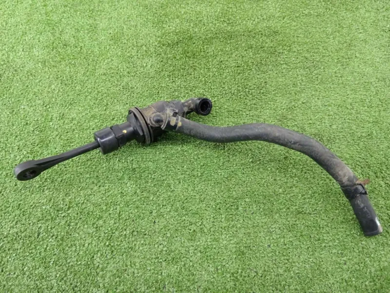 Главный цилиндр сцепления