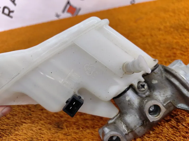 Главный тормозной цилиндр