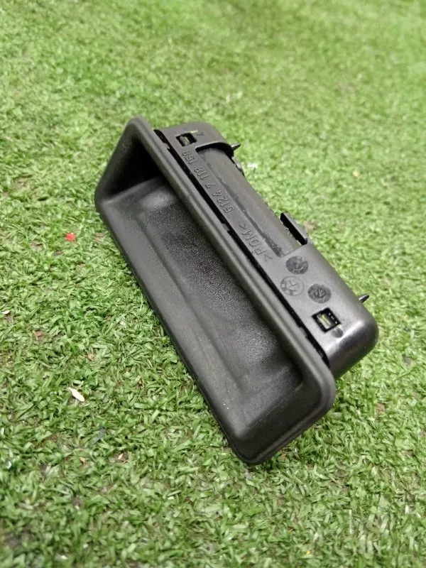 Кнопка открывания багажника BMW 5-Series 2006 51247118158 E60/E61, задняя