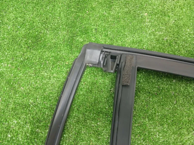 Уплотнитель стекла двери