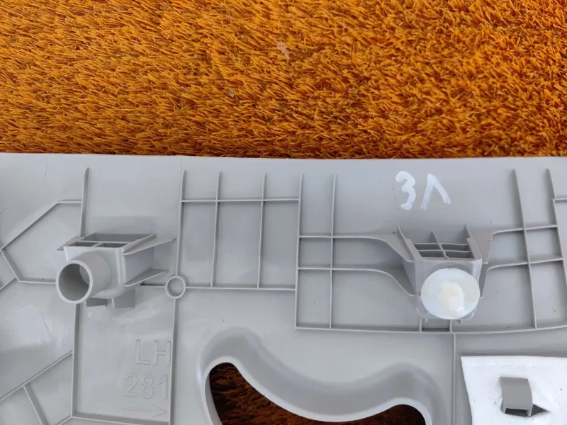 Накладка на стойку кузова