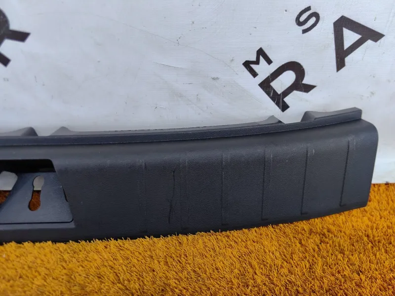 Накладка замка багажника