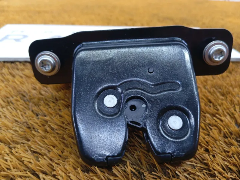 Замок багажника