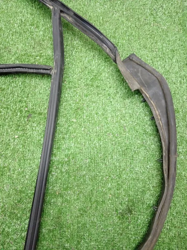 Уплотнитель стекла двери