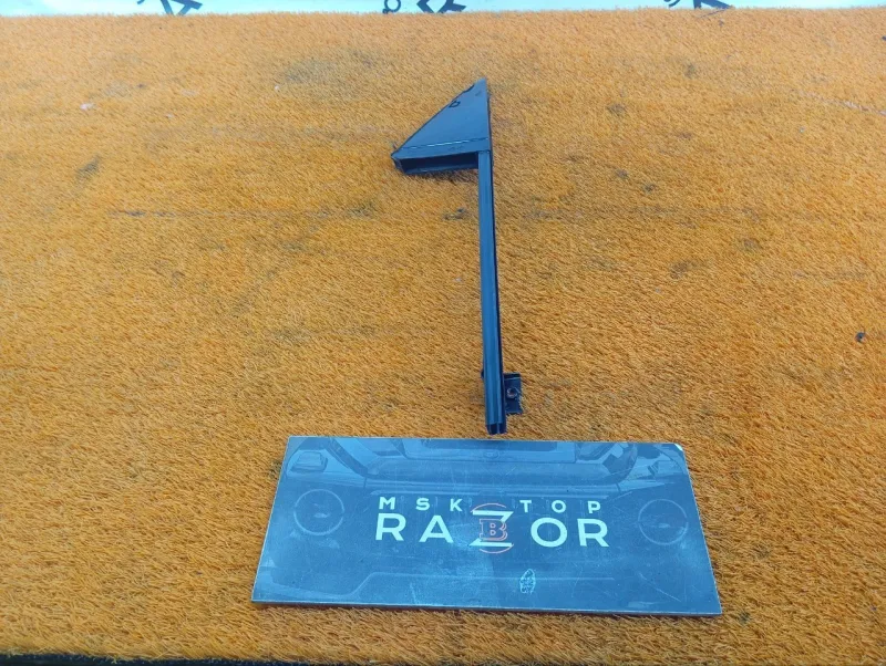 Направляющая стекла двери