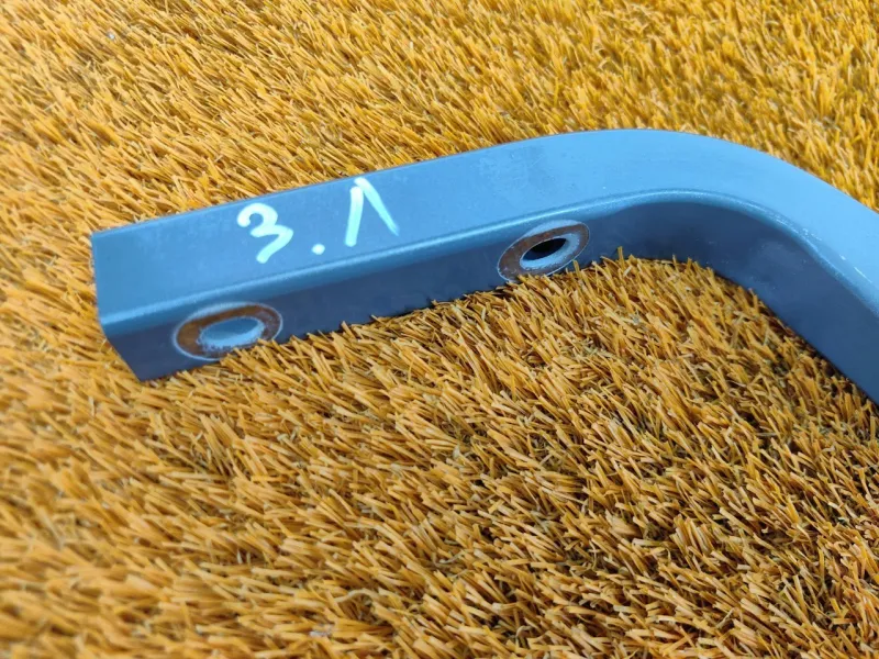 Петля багажника