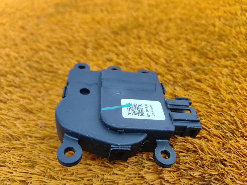 Сервопривод заслонок печки