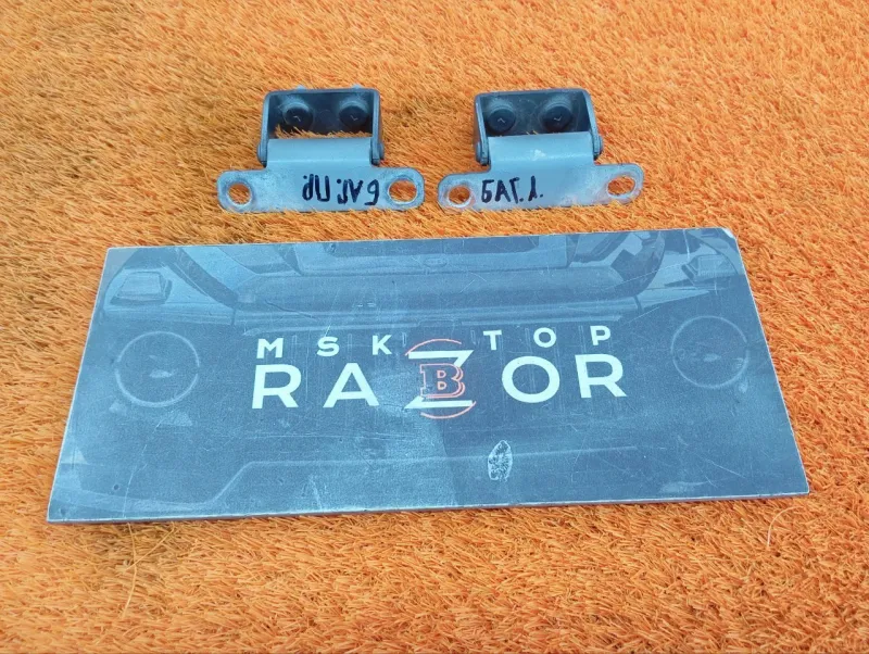 Петля двери багажника