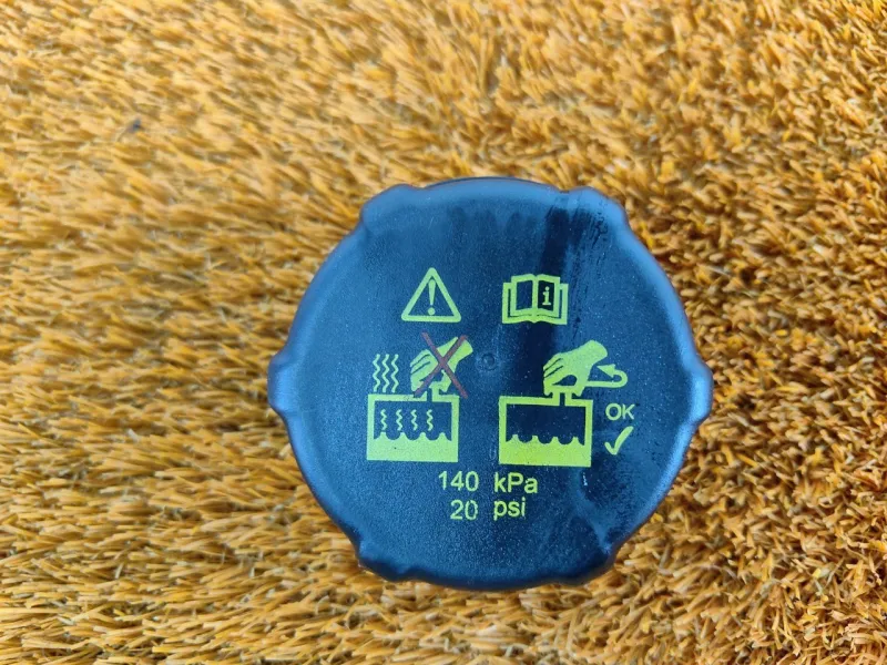 Крышка расширительного бачка