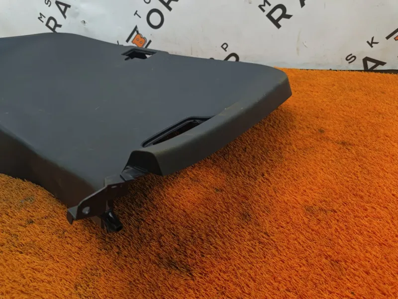 Обшивка двери багажника