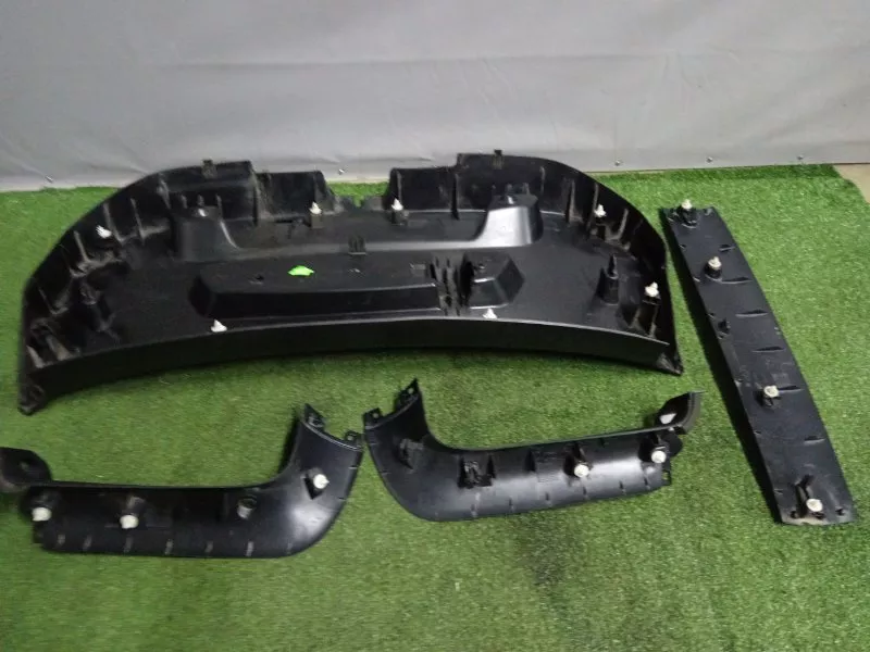 Обшивка двери багажника