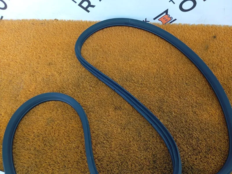 Уплотнитель проема двери