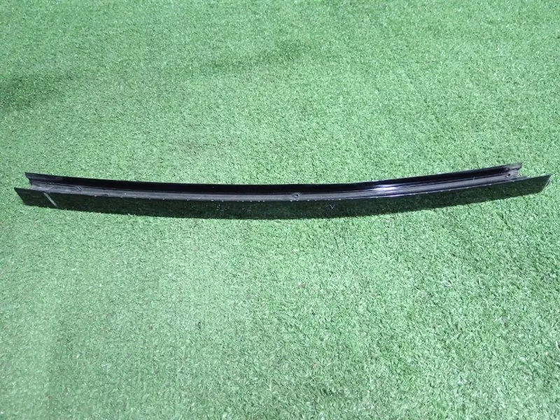 Направляющая стекла двери