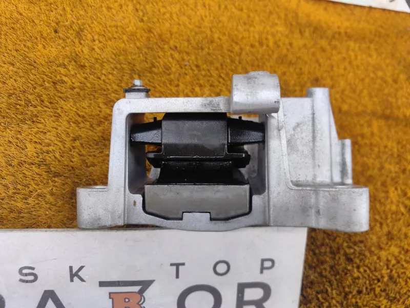 Подушка двигателя