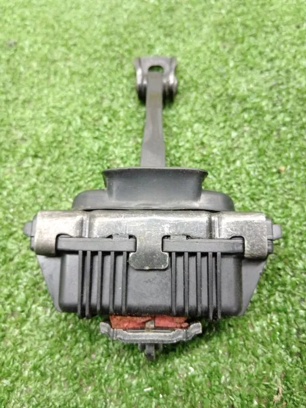 Ограничитель двери