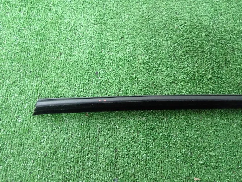 Уплотнитель стекла двери