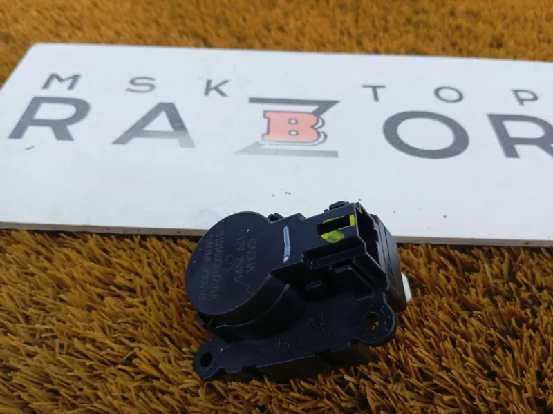 Моторчик заслонки печки