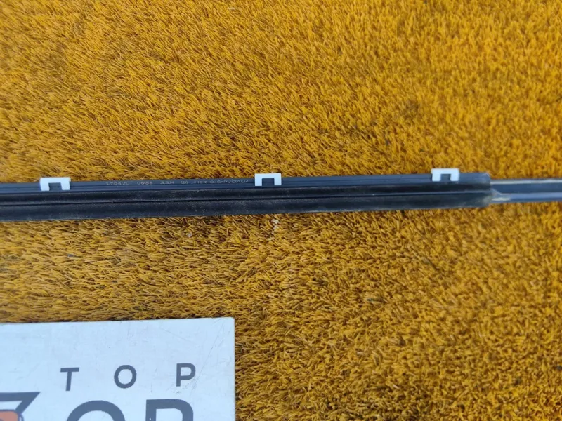 Уплотнитель стекла двери