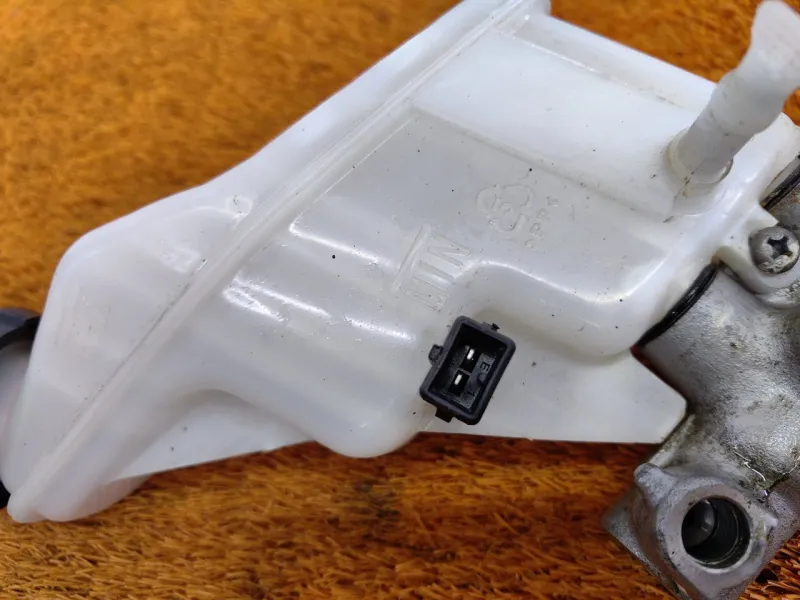 Главный тормозной цилиндр