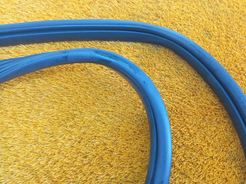 Уплотнитель проема двери