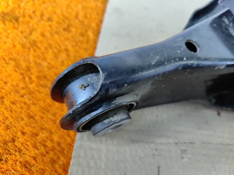 Рычаг подвески нижний