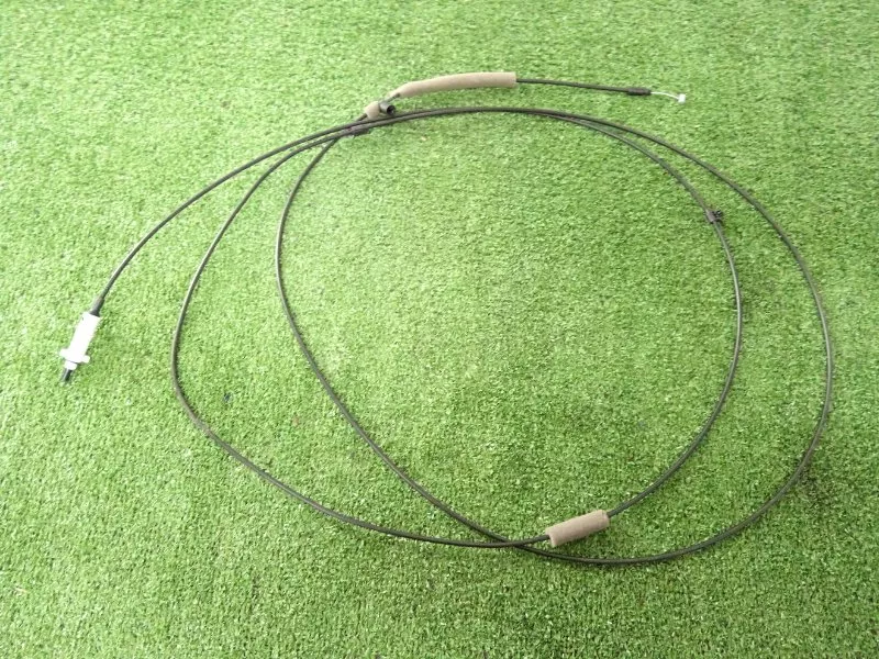 Трос лючка топливного бака