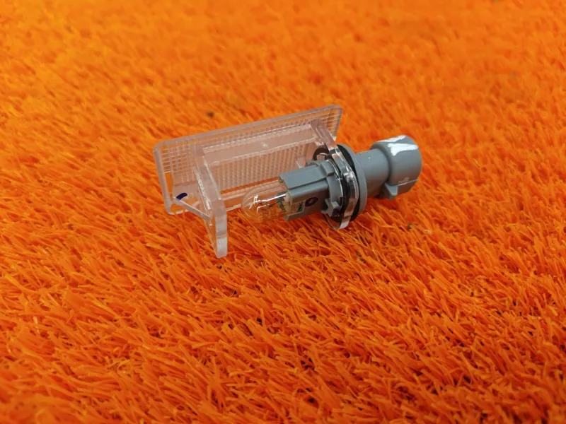 Плафон подсветки багажника