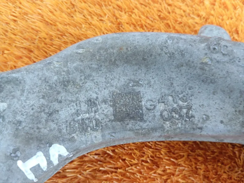 Крепление амортизатора