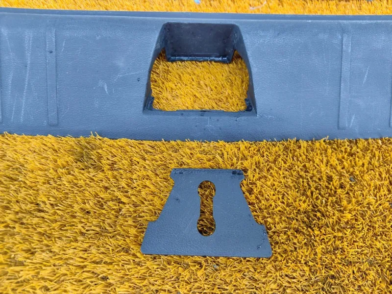 Накладка замка багажника