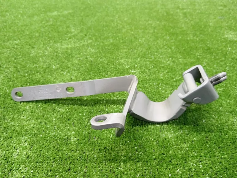 Петля двери багажника