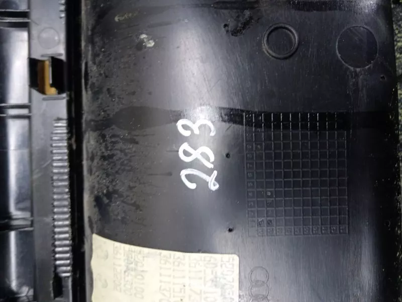 Обшивка двери Audi A4 2005 8E1867106В B6, передняя правая