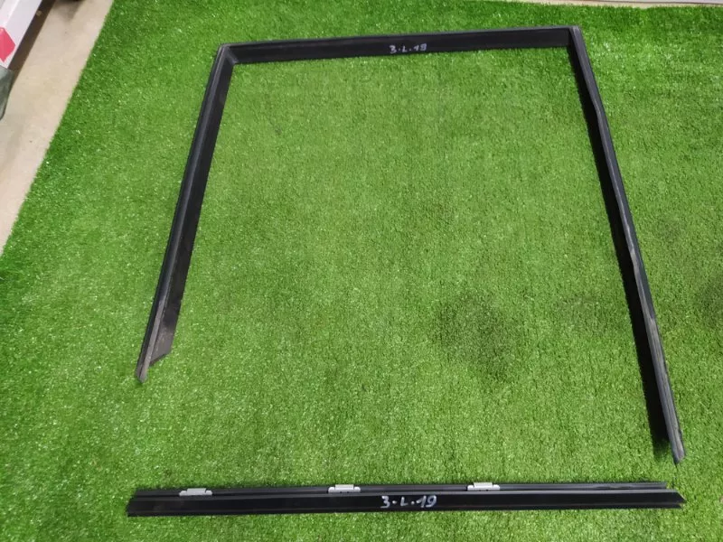 Уплотнитель стекла двери