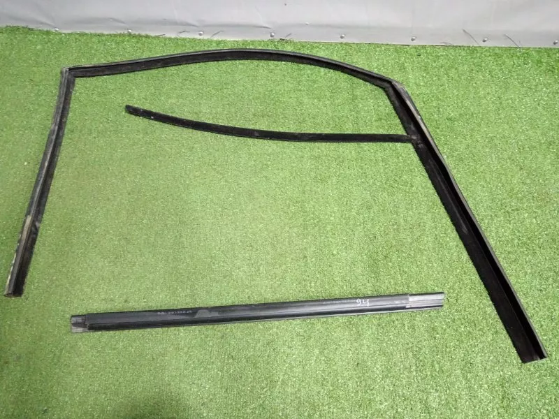 Уплотнитель стекла двери