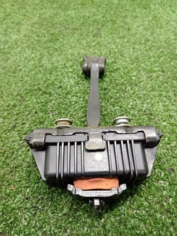 Ограничитель двери