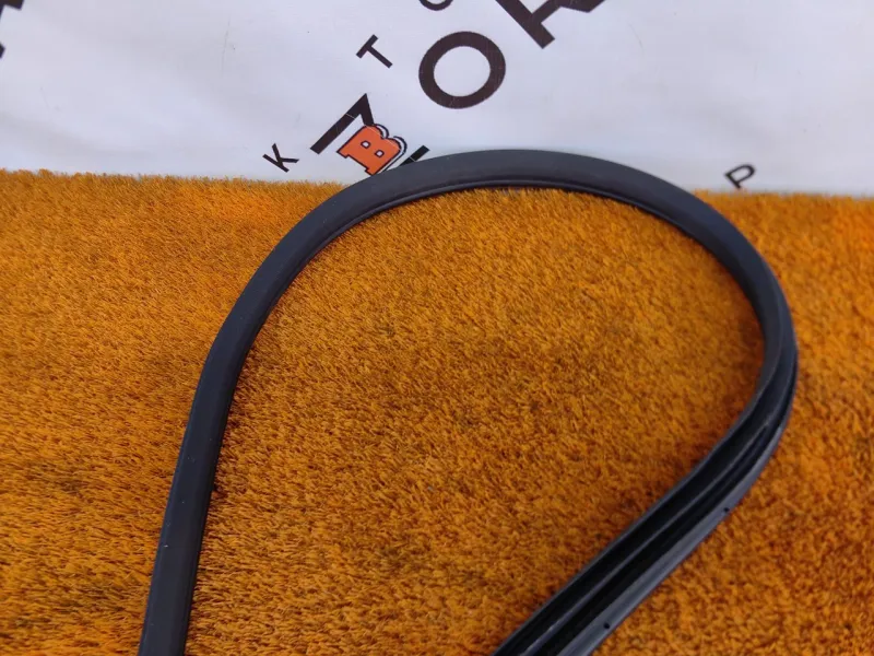 Уплотнитель проема двери