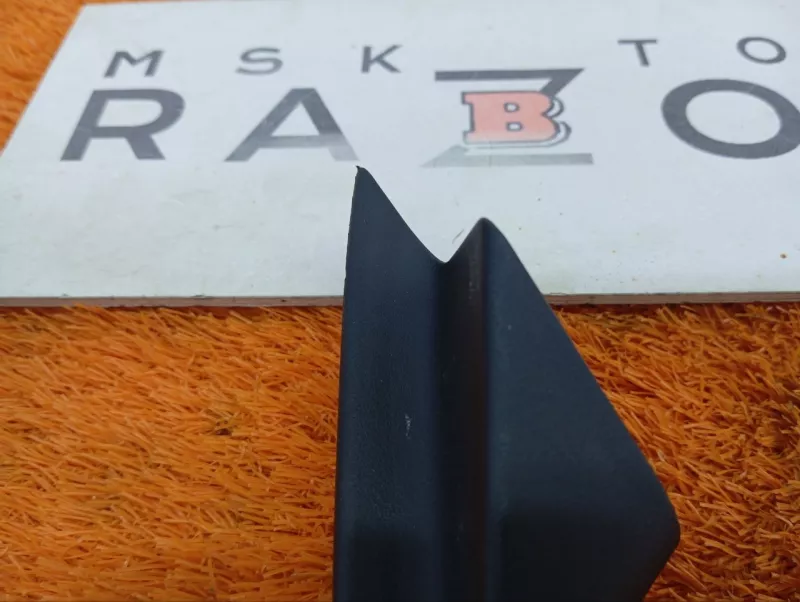 Накладка крепления зеркала