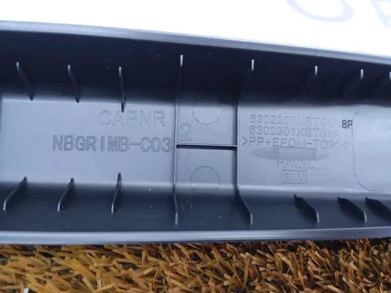 Накладка крышки багажника