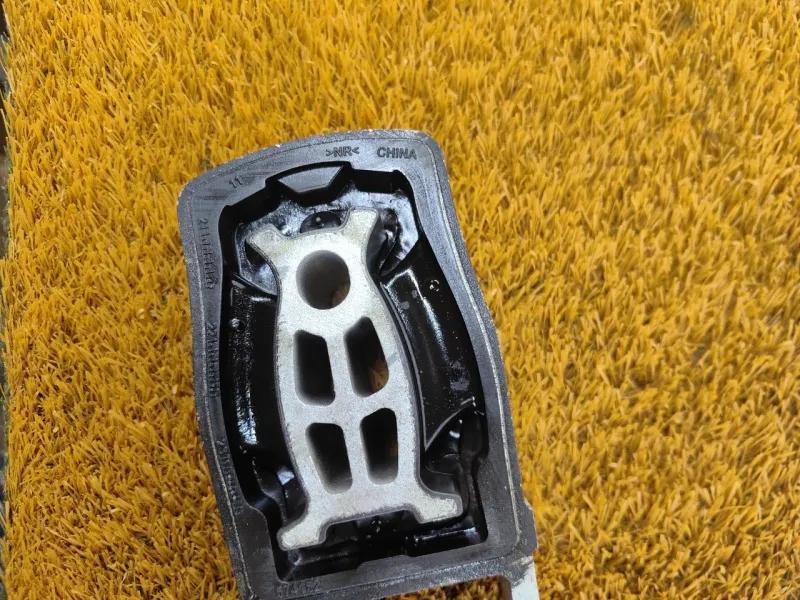 Подушка двигателя