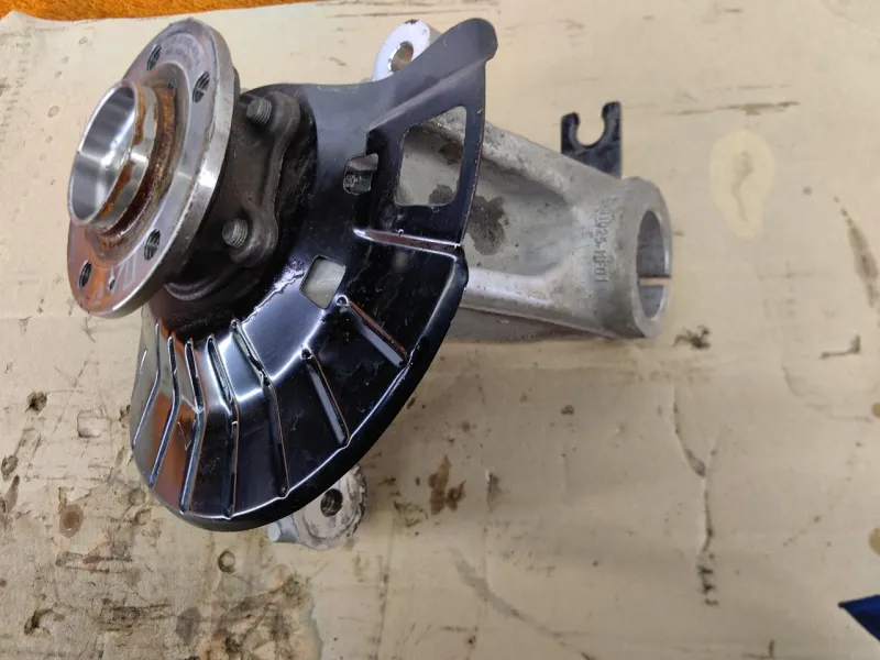 Кулак поворотный