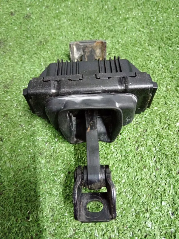 Ограничитель двери