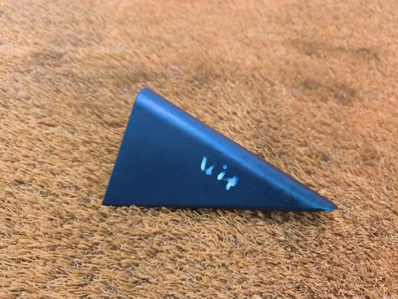 Уголок двери