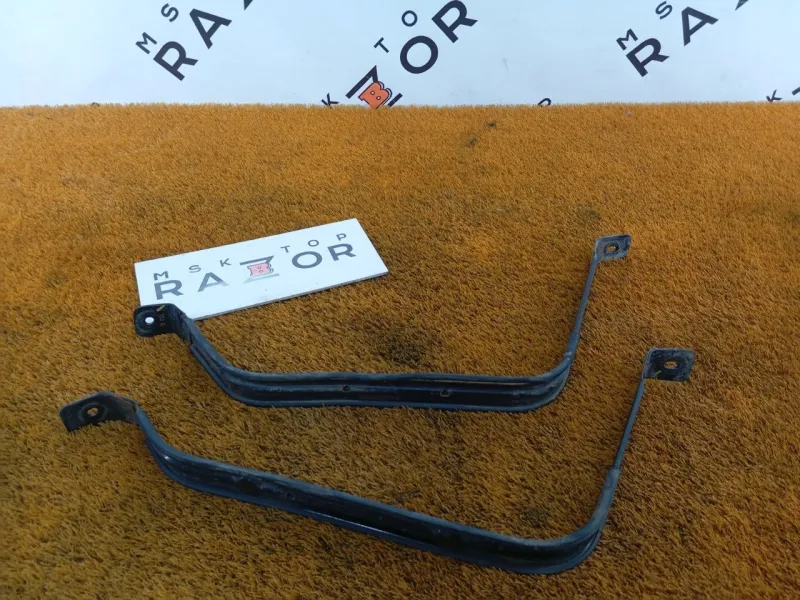 Крепление топливного бака