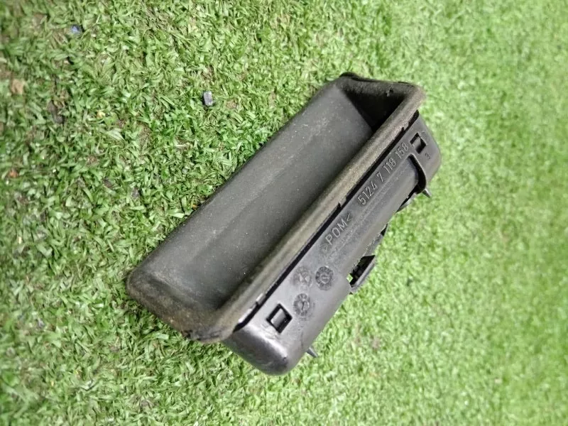 Кнопка открывания багажника