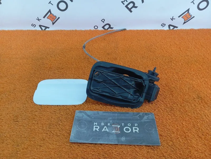 Лючок топливного бака